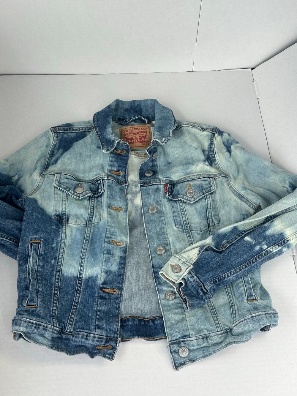 Levi’s Women’s Jean Jacket in Tie Dye Bleach Wash Blue White - Size XS